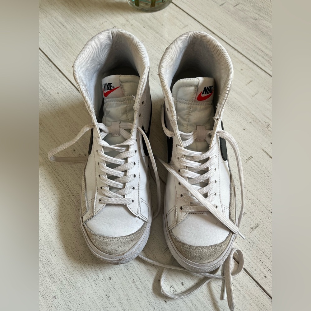 Nike blazers, size 5’5 men (7 in women)
